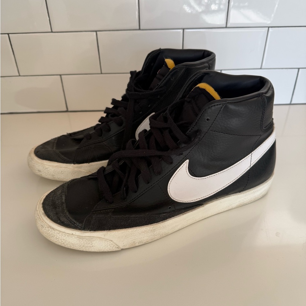 Nike Men's Blazer Mid '77 Shoes - Black high tops